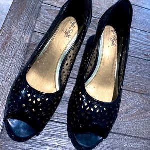 Black peep toe wedge